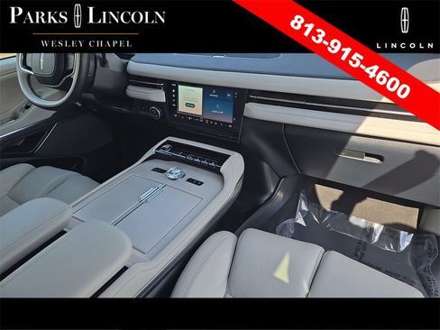 Certified 2025 Lincoln Navigator Reserve image 11