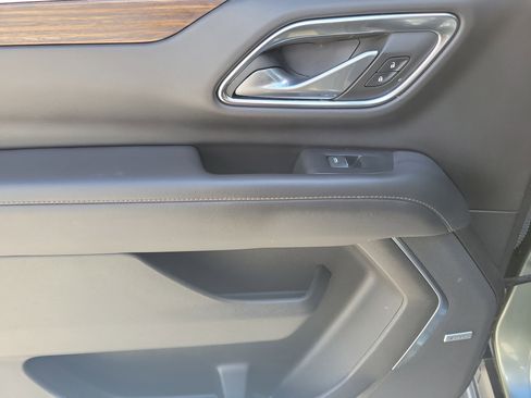 Used 2023 Chevrolet Suburban High Country image 13