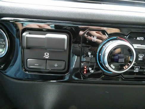 Certified 2025 GMC Sierra 2500 SLT w/ SLT Premium Package AWD/4WD image 27