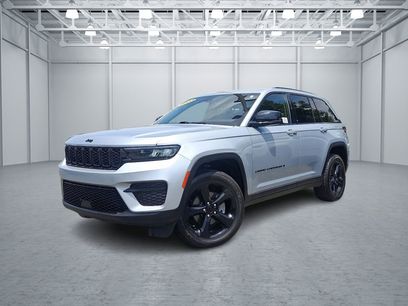 Used 2023 Jeep Grand Cherokee Altitude