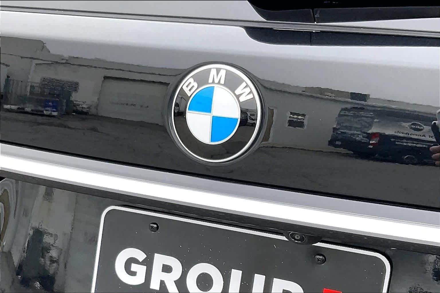 Used 2025 BMW X7 xDrive40i w/ Premium Package AWD/4WD image 32