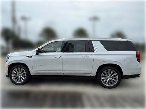 Used 2023 GMC Yukon XL Denali w/ Denali Reserve Package RWD image 4