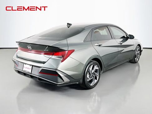 Used 2025 Hyundai Elantra Sport FWD image 7