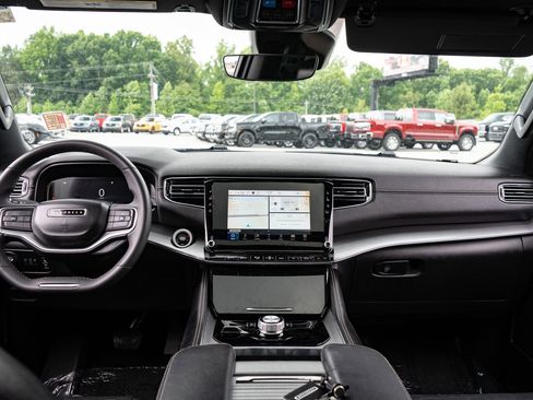 Used 2022 Jeep Wagoneer Series I AWD/4WD image 21