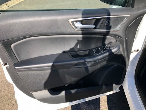 Used 2024 Ford Edge SEL image 9