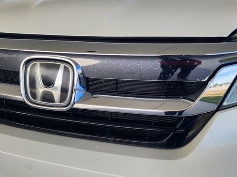 Used 2019 Honda Pilot Touring image 2