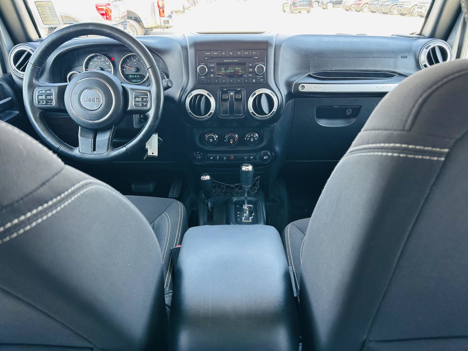 Used 2017 Jeep Wrangler Sahara w/ Connectivity Group AWD/4WD image 15