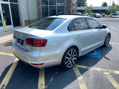 Used 2014 Volkswagen Jetta GLI Autobahn FWD image 4