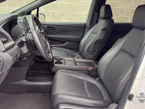Used 2025 Honda Odyssey Sport-L image 12