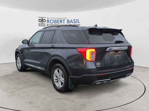 Used 2022 Ford Explorer XLT w/ Equipment Group 202A image 3