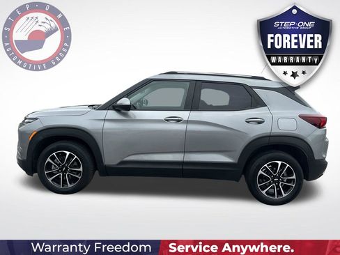 Certified 2026 Chevrolet TrailBlazer LT w/ LT Cold Weather Package FWD image 4