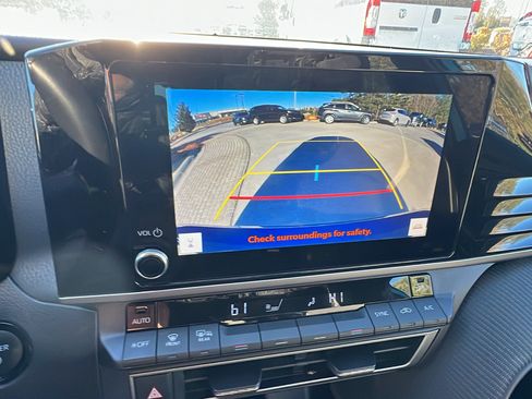 Used 2025 Toyota Camry SE image 32