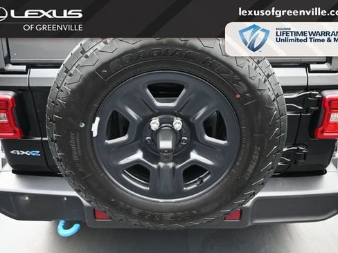 Used 2024 Jeep Wrangler Unlimited Sahara w/ Technology Group AWD/4WD image 25