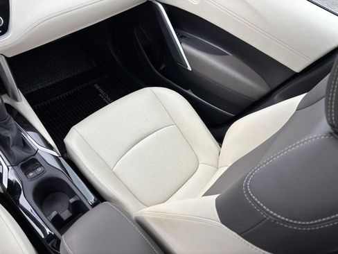 Used 2024 Toyota Corolla Cross XLE image 15