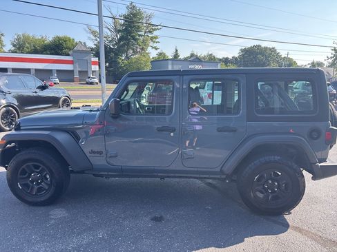 Used 2024 Jeep Wrangler Sport image 5