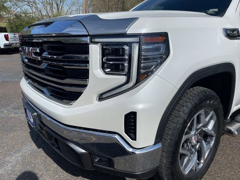 Used 2022 GMC Sierra 1500 SLT w/ SLT Convenience Package image 9