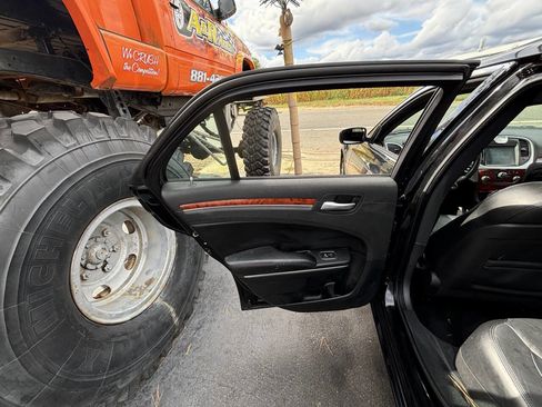 Used 2013 Chrysler 300 image 25