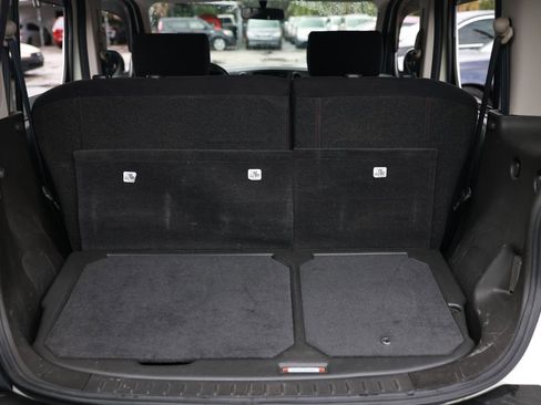 Used 2011 Nissan Cube 1.8 S w/ Interior Designer Pkg FWD image 22