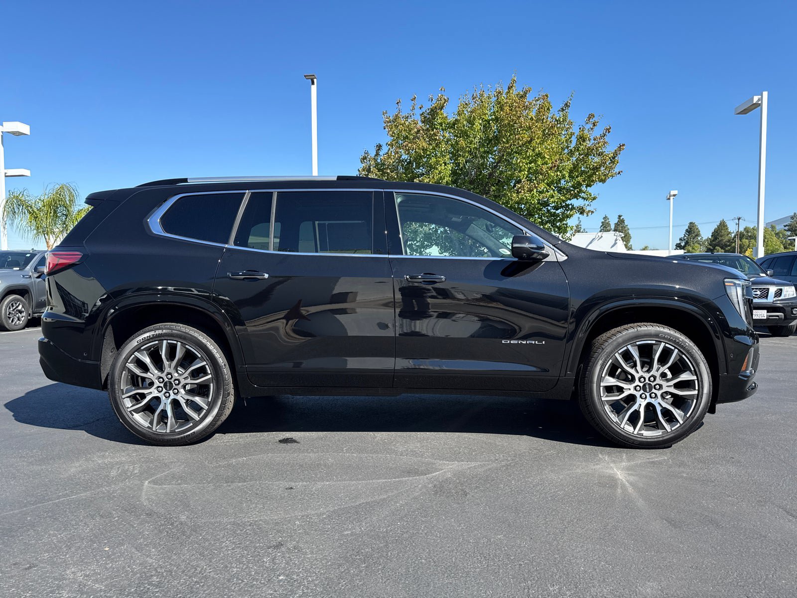 Used 2026 GMC Acadia Denali Ultimate w/ LPO, Illumination Package AWD/4WD image 7