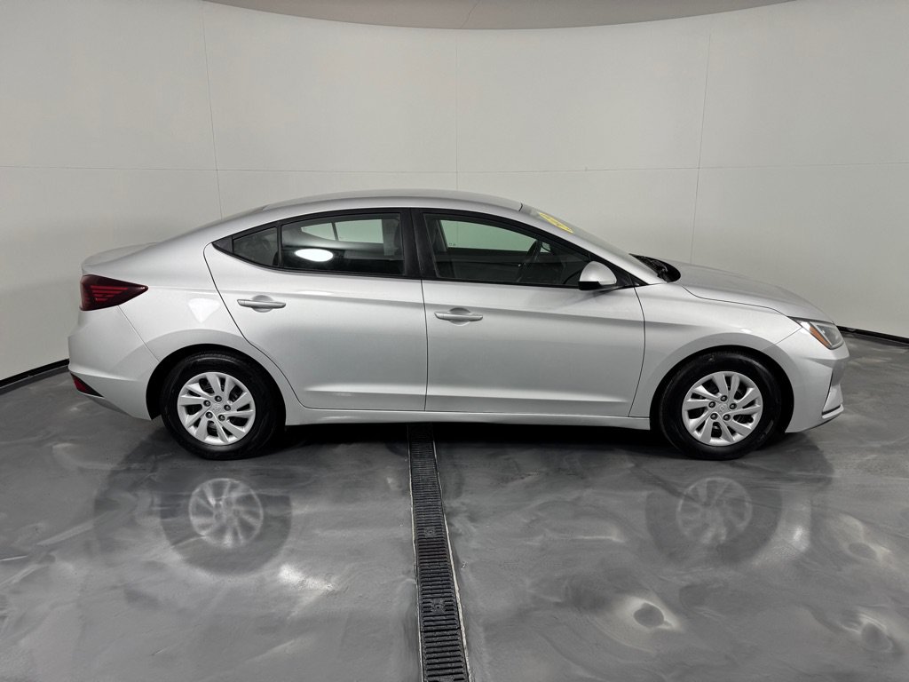 Used 2019 Hyundai Elantra SE FWD image 4