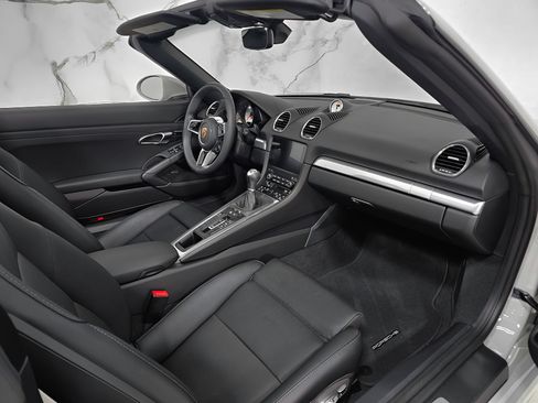 Used 2025 Porsche 718 Boxster RWD image 7