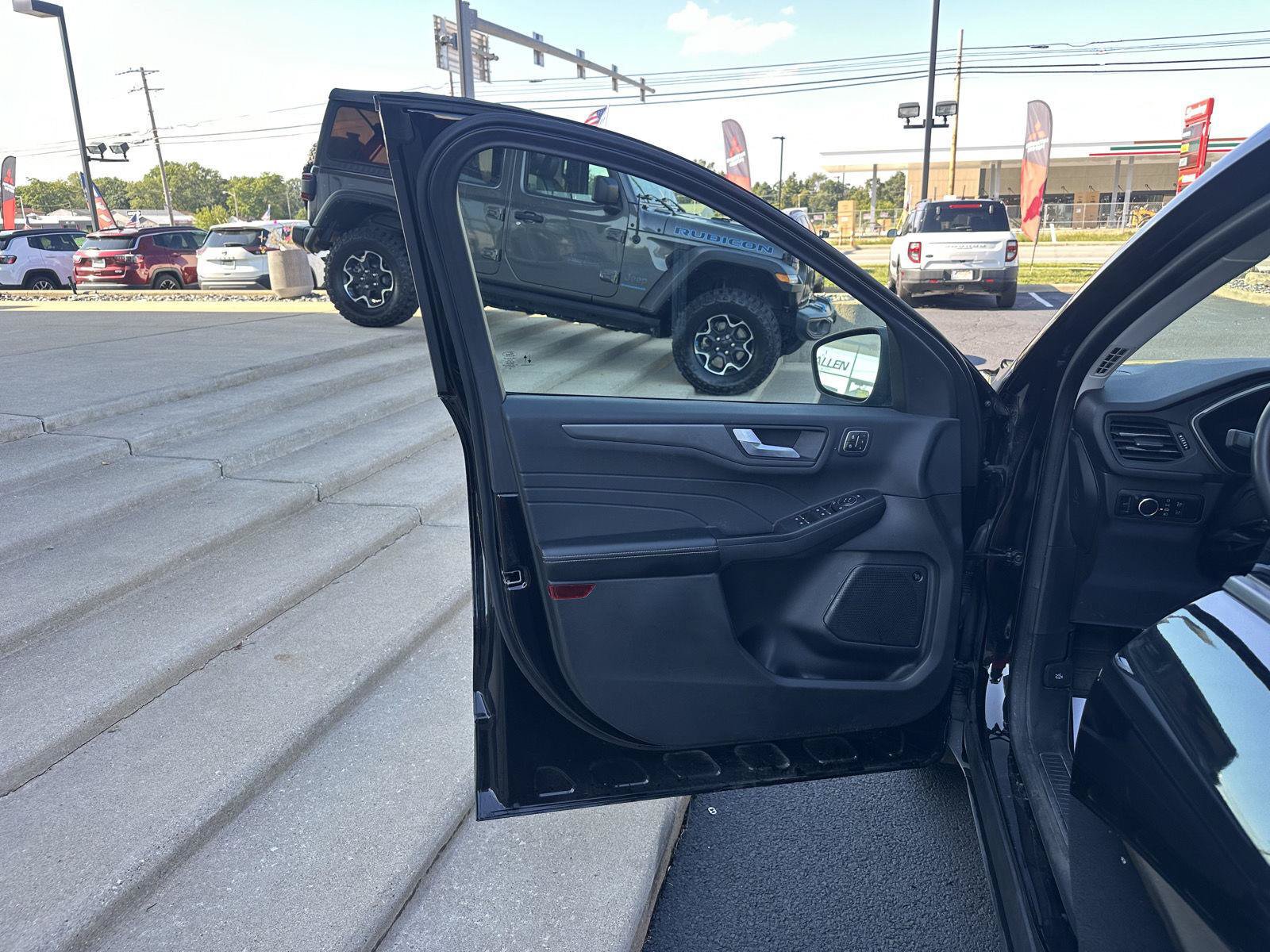Used 2023 Ford Escape Active w/ Tech Pack #2 AWD/4WD image 19