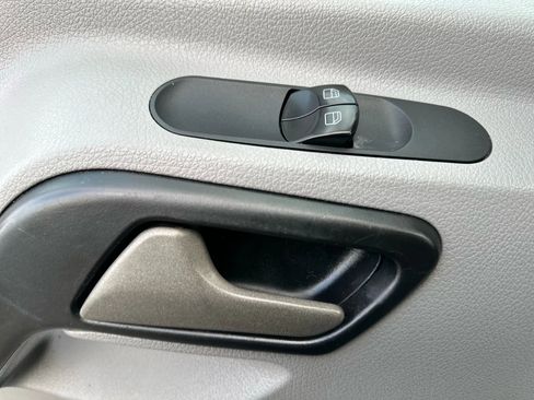 Used 2014 Mercedes-Benz Sprinter 2500 image 28