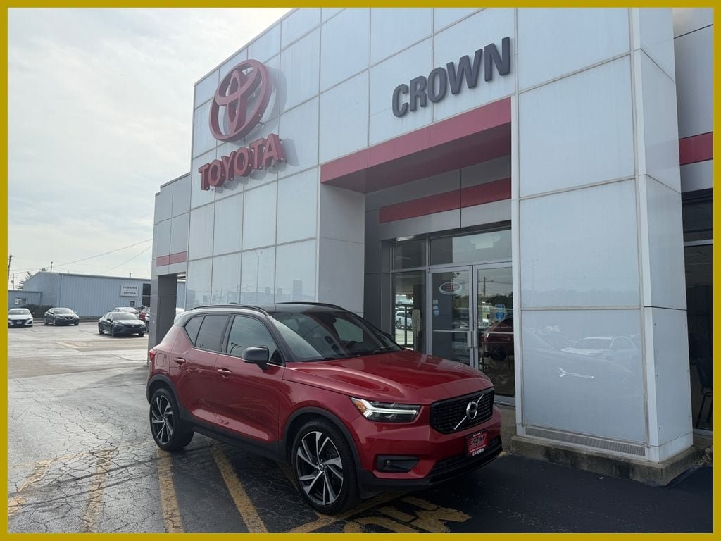 Used 2020 Volvo XC40 T5 R-Design w/ Protection Package AWD/4WD image 1