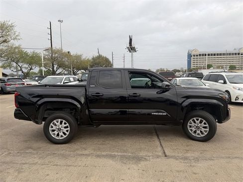 Used 2024 Toyota Tacoma SR5 image 4