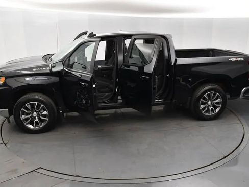 Used 2023 Chevrolet Silverado 1500 LT AWD/4WD image 7