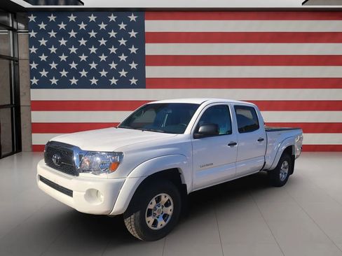 Used 2011 Toyota Tacoma 4x4 Double Cab image 2
