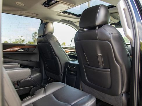 Used 2016 Cadillac Escalade ESV Luxury AWD/4WD image 32