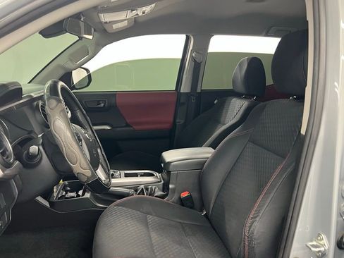 Used 2021 Toyota Tacoma SR5 w/ Blackout Package (TMS) image 7