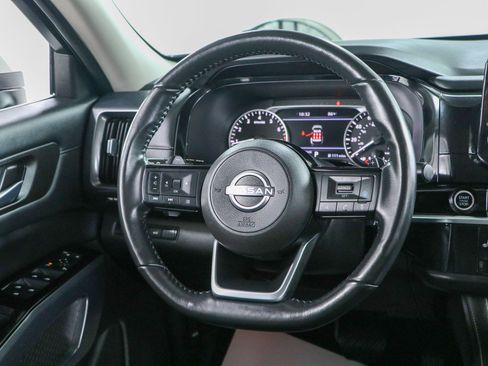 Used 2024 Nissan Pathfinder SL FWD image 12