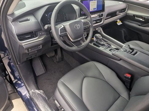 New 2026 Toyota Grand Highlander XLE image 3