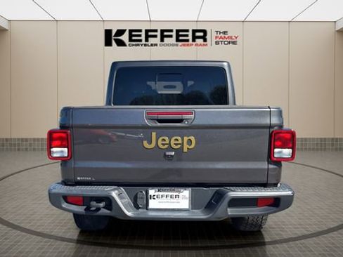 Certified 2024 Jeep Gladiator Sport image 4