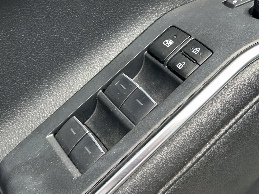 Used 2024 Toyota Highlander Platinum FWD image 26