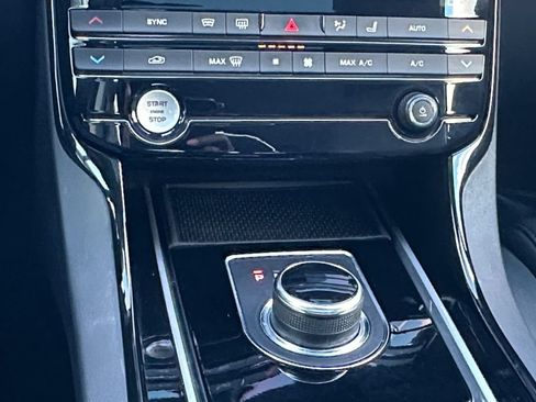 Used 2018 Jaguar XE Premium AWD/4WD image 15