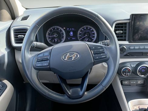 Certified 2022 Hyundai Venue Limited FWD image 25