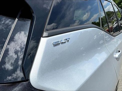 Used 2022 GMC Terrain SLT image 22