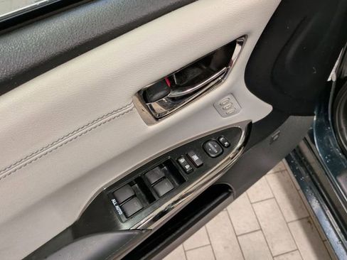 Used 2015 Toyota Avalon Limited image 19