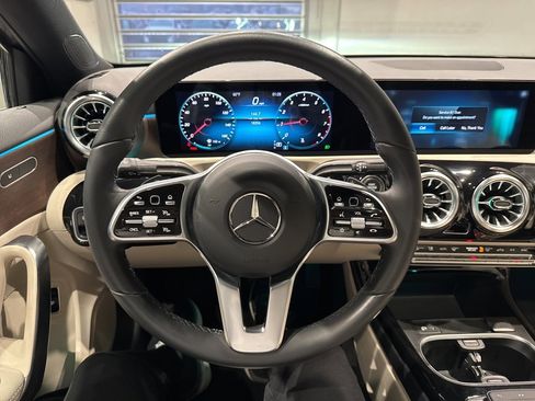 Used 2022 Mercedes-Benz A 220 4MATIC image 29
