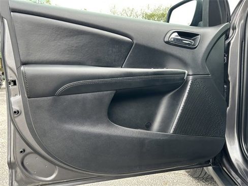 Used 2019 Dodge Journey SE w/ Premium Group image 19