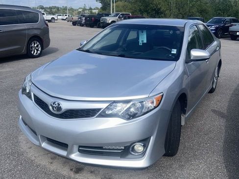 Used 2014 Toyota Camry SE image 1