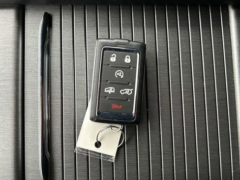 Used 2025 Jeep Wagoneer L Series III AWD/4WD image 34