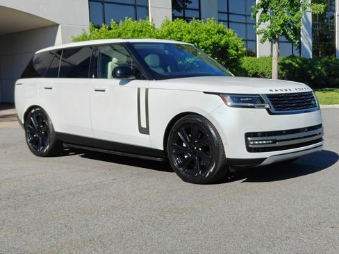 Used 2022 Land Rover Range Rover Long Wheelbase SE AWD/4WD image 2