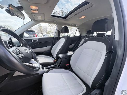 Used 2024 Hyundai Venue SEL image 5