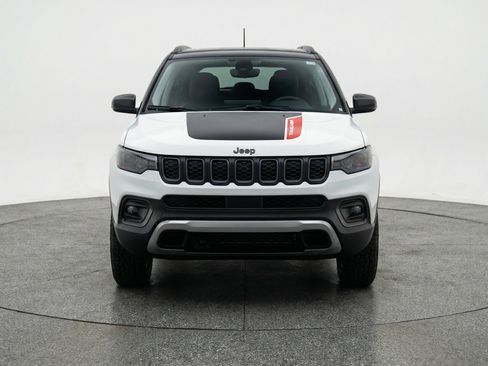 Used 2025 Jeep Compass Trailhawk image 2