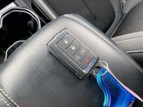 Used 2022 Jeep Grand Cherokee Laredo w/ Luxury Tech Group I image 27