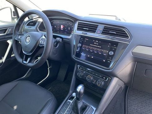 Used 2020 Volkswagen Tiguan SEL AWD/4WD image 12